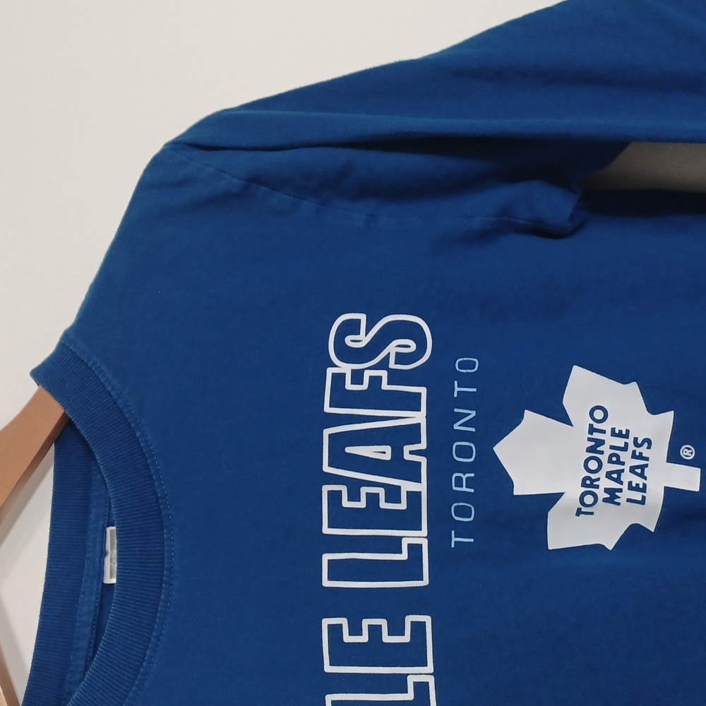 ✨3/$25✨Toronto Maple Leafs Youth Tee - L - Picture 3 of 6